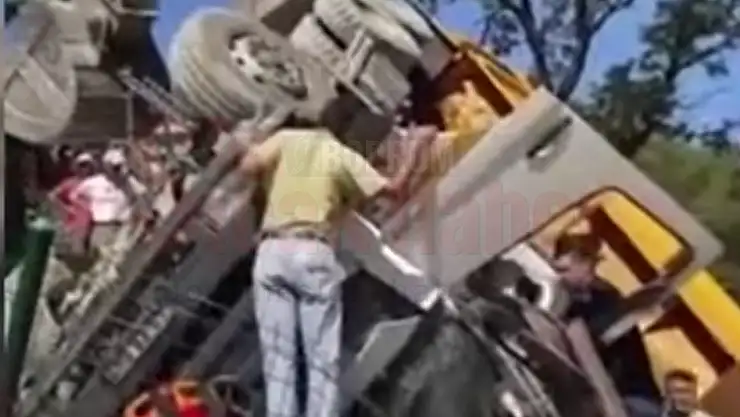 Hafriyat Yüklü Kamyon Devrildi: 1 Yaralı