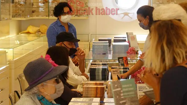 Halikarnas Balıkçısının Kitap Yazarları İmza Töreni Başladı