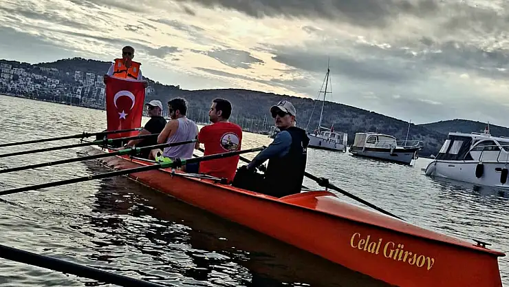 Halikarnas kürek kulübü sporcuları, Ata'yı deniz üzerinde andı