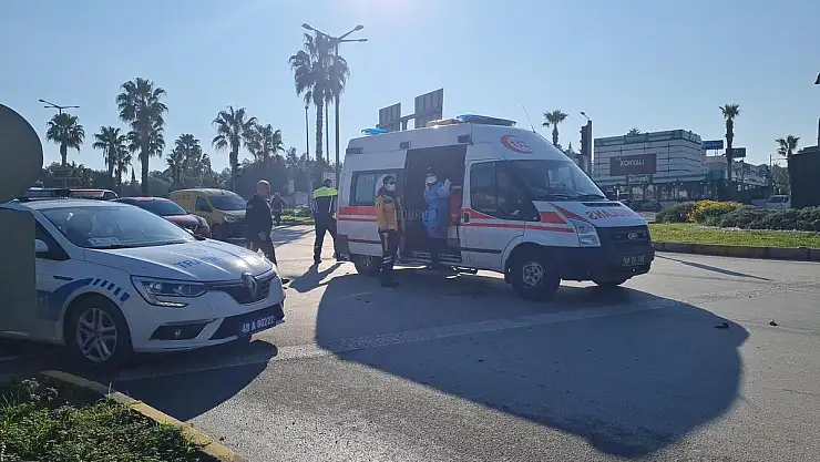 Hasta Taşıyan Ambulans ile Otomobil Gümbet Kavşakta Çarpıştı