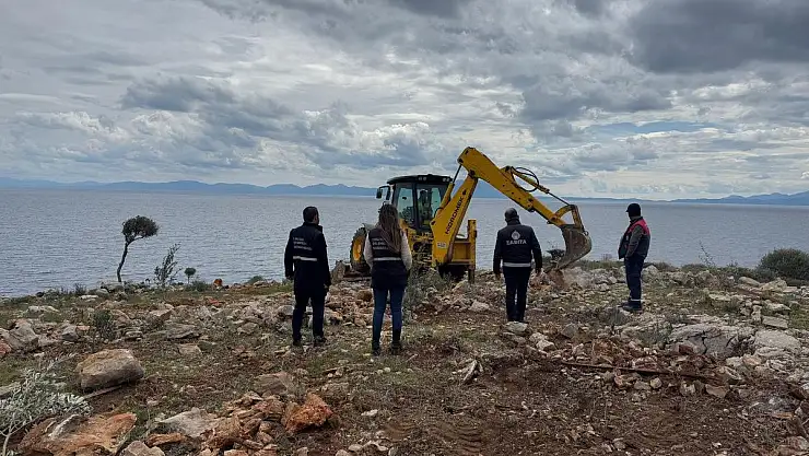 Hazine Arazisi'nde Kaçak Tel Örgü ve Ağaç Dikimi Engellendi