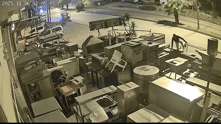 Hırsızlık girişimi güvenlik kamerasına yakalandı