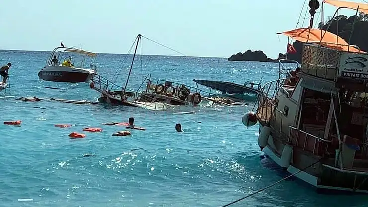 İçinde 38 kişinin bulunduğu tur teknesinin batması sonucu 3 kişi yaralandı