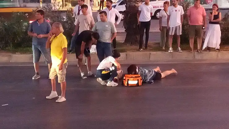 İki Araç Arasında Kalan Yaya Yaralandı