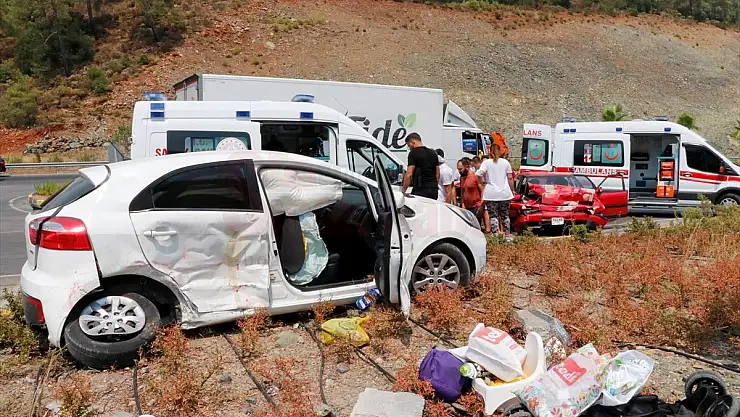 İki otomobil çarpıştı 6 yaralı