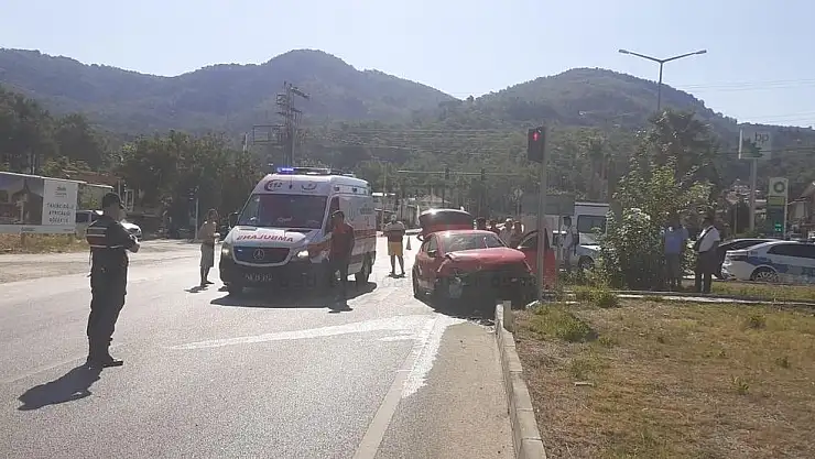 İki Otomobil'in Çarpıştığı Kazada  4 Kişi Yaralandı