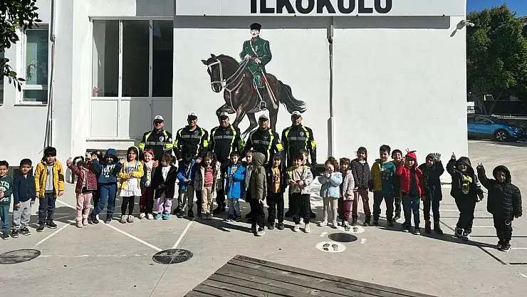 İlkokul Öğrencilerine Trafik Bilinci Eğitimi Verildi
