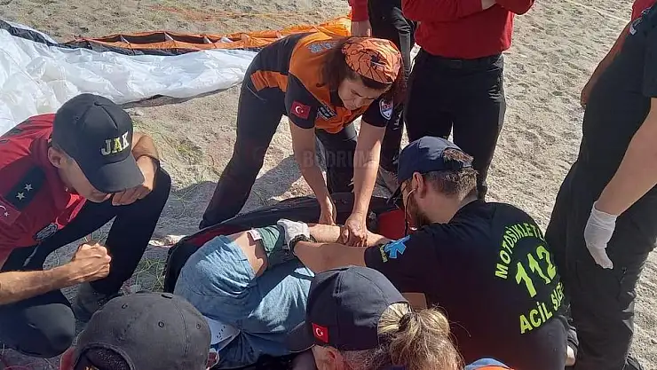 İngiliz Paraşütçü Plaja Çakıldı, Yardımına Jandarma Koştu