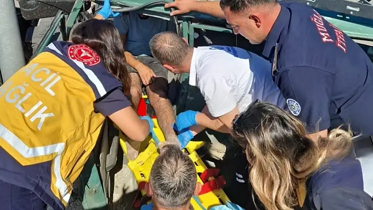 İtfaiye Zamanla Yarıştı: Sıkışan Sürücü Kurtarıldı