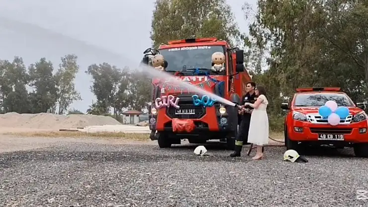 İtfaiyecilerden Sıradışı Cinsiyet Belirleme Kutlaması