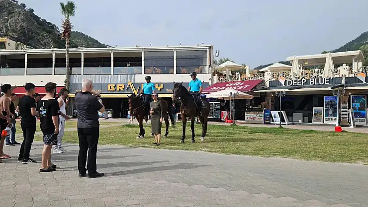 JAKEM'den Görevli Atlı Jandarma Timinden Güvenlik