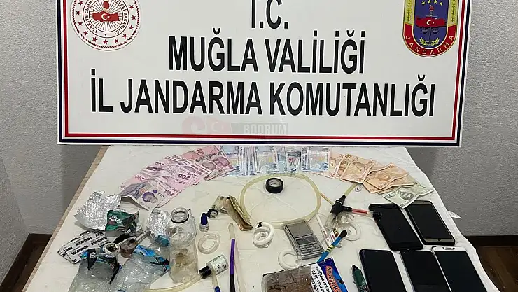 Jandarma Ekiplerince Yapılan Uyuşturucu Operasyonunda 3 Kişi Yakalandı
