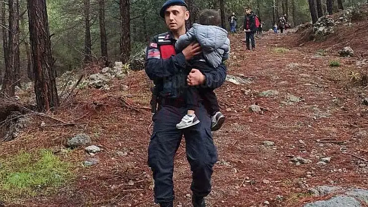 Jandarma Operasyonlarında 127 Göçmen ile 2 Organizatör Yakalandı