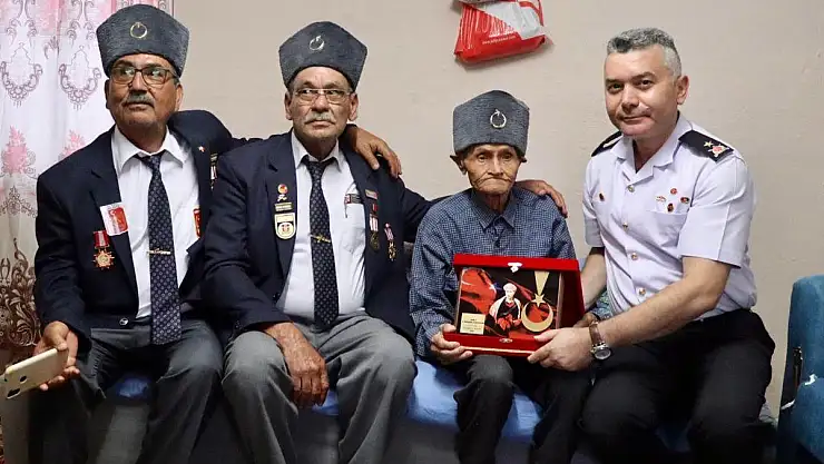 Jandarma'dan Kore Gazisi Hasan Dede'ye Ziyaret