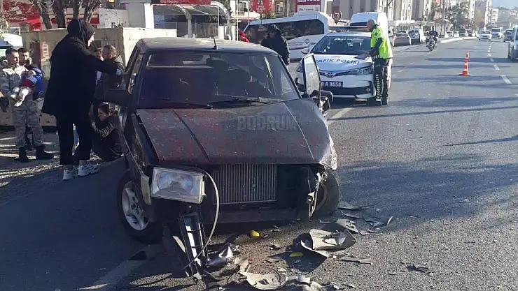 Kamyonet ile Otomobil Çarpıştı, 2 Yaralı