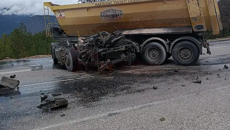 KAMYONLARIN ÇARPIŞTIĞI KAZADA 1 KİŞİ YARALANDI