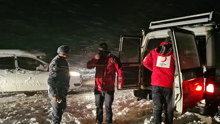 Kar Sebebi ile Mahsur Kalanlara Kumanya Dağıtıldı