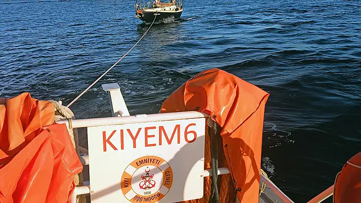Karaada açıklarında sürüklenen tekne kurtarıldı