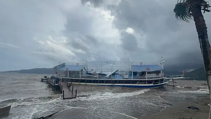 Karaya oturan tekne için kurtarma çalışmaları başladı