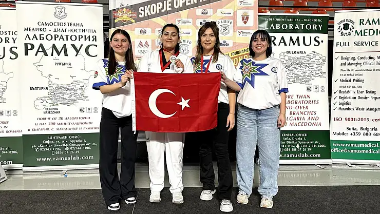 Kardelen Korkut, Taekwondo Turnuvasında Gümüş Madalya Kazandı