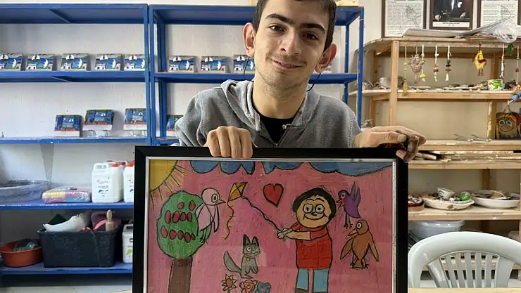 Kas hastası Can, sanatla ve sosyal etkinliklerle hayata tutunuyor