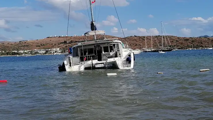 Katamaran fırtınaya dayanamadı !