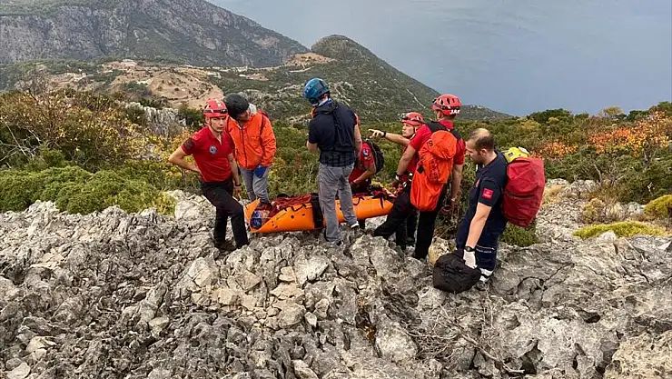 Kayalık Alana Düşen Yamaç Paraşütü Pilotu Kurtarıldı
