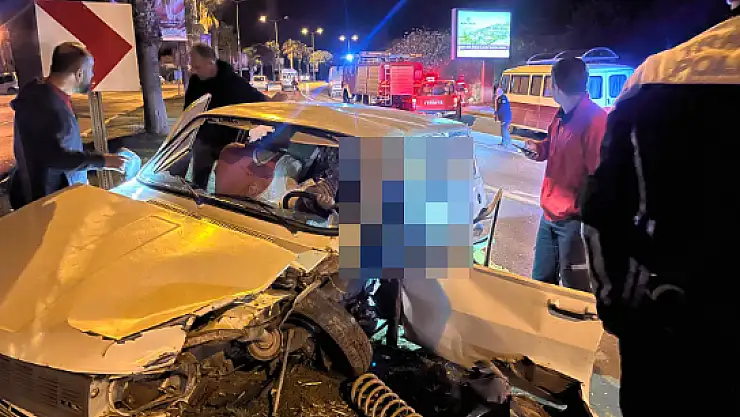 Kazada Sıkışan Sürücü İtfaiye Ekiplerince Kurtarıldı