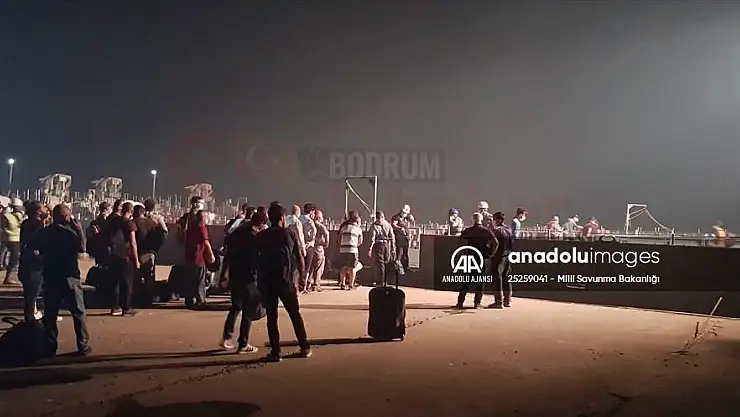 Kemerköy Yangın Bölgesindeki Vatandaşlar Deniz Kuvvetleri Komutanlığı Gemileriyle Tahliye Ediliyor