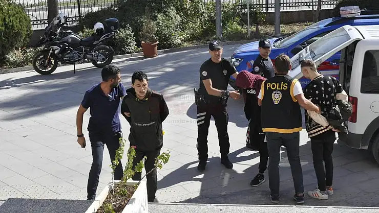 Kendini Polis Olarak Tanıtan 2 Gaspçı Tutuklandı