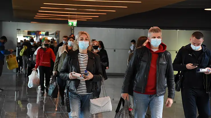 Kısıtlama öncesi turist kafilesi akın etti