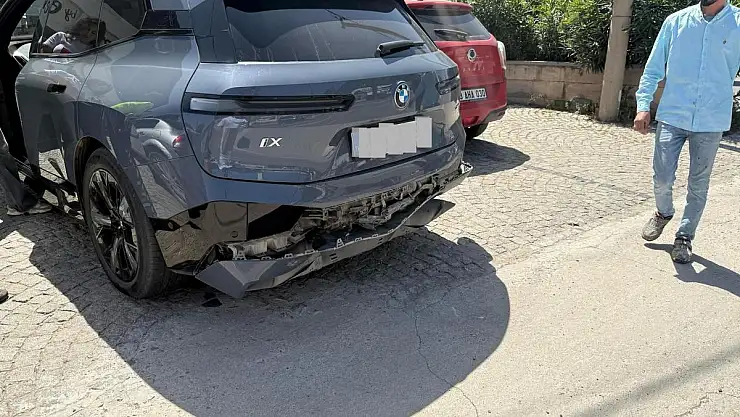 Konacık Mahallesi'nde Maddi Hasarlı Trafik Kazası