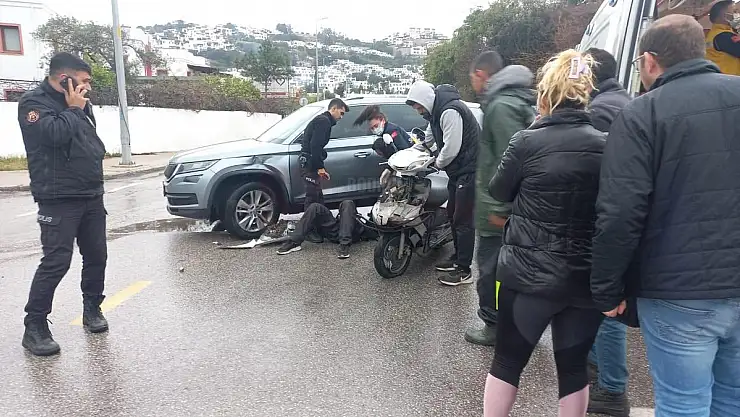 Kontrolsüz Çıkan Araç Motosiklete Çarpıp Sürücüyü Yaraladı