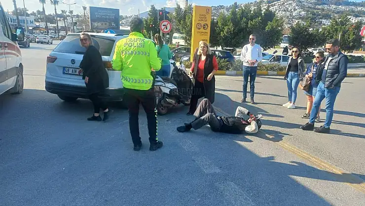Kontrolsüz Dönen Araç Motosiklete Çarpıp Sürücüyü Yaraladı