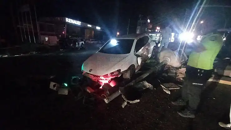Kontrolsüz Dönen Araç Otomobili Yoldan Çıkarttı