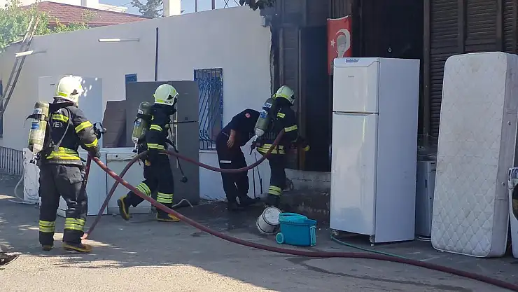 Kümesi Basan Bitleri Temizlerken Yangın Çıktı