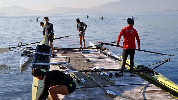Kürek Milli Takımı olimpiyat hedefiyle kürek çekiyor