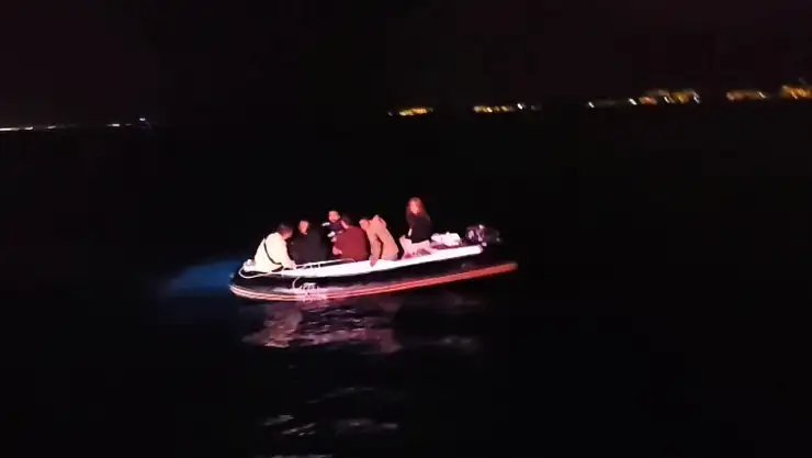 lastik botta 6 düzensiz göçmen yakalandı
