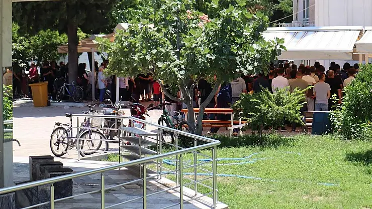 'Maseratili Polis' Toprağa Verildi, Cenazede Gazeteciye Saldırı