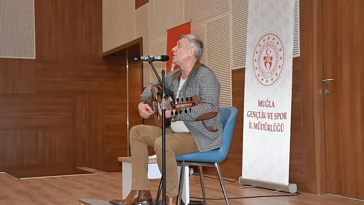 Metin Şentürk Turgutreis'te Gençlerle Buluştu