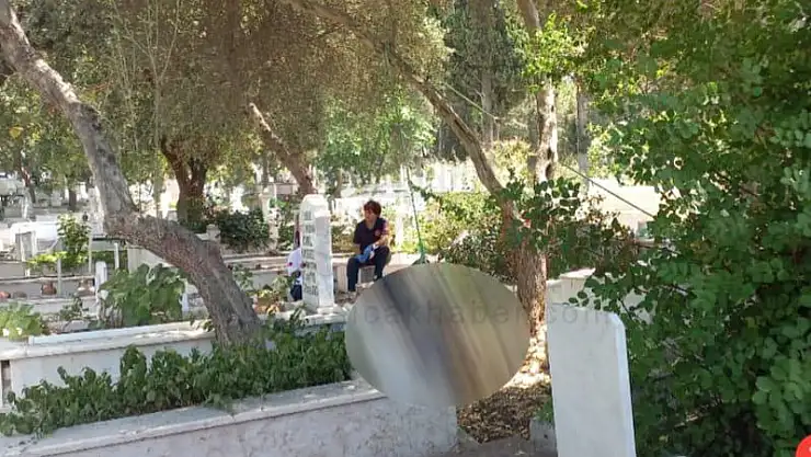 Mezarlıkta Bir Kişi Su Hortumuyla Ağaca Asılı Halde Ölü Bulundu