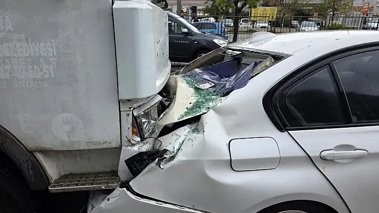 Milas 23 Nisan Bulvarı'nda Zincirleme Kaza: 3 Kişi Yaralandı