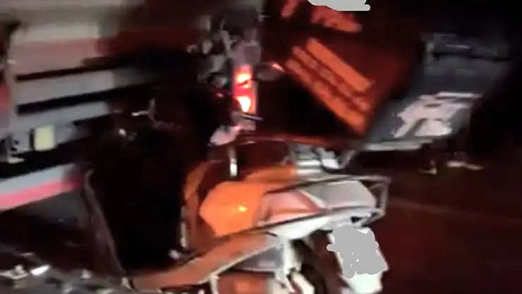 Milas-Bodrum yolunda motosikletli tıra çarptı
