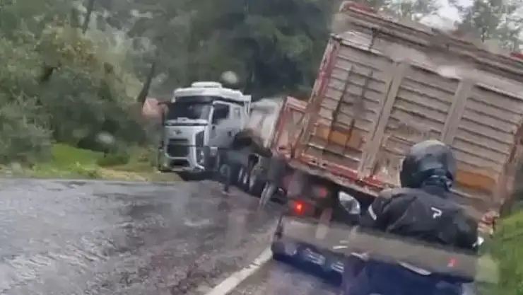 Milas'ta Aynı Gün İçinde İkinci Tır Kazası: Trafik Felç Oldu