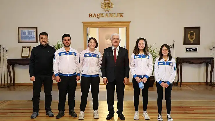 Milli Takım'a Seçilen Okçulardan Başkan Gürün'e Teşekkür