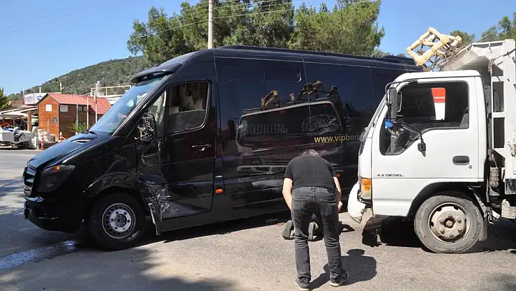 Minibüs ile Kamyon Çarpıştı, 1 Yaralı