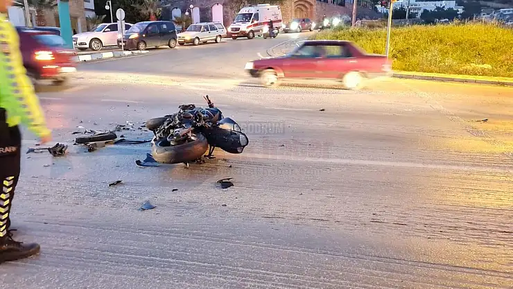 Motosiklet Arabaya Çarptı 1 Kişi Yaralandı