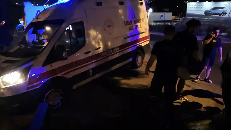 Motosikletin çarptığı yaya yola savruldu !