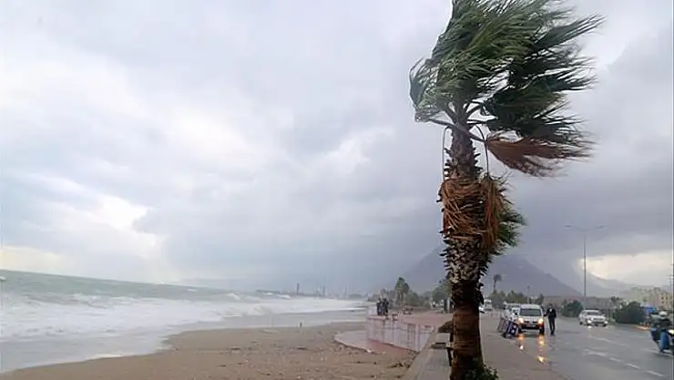 Muğla çevrelerinde kuvvetli rüzgar ve fırtına bekleniyor.