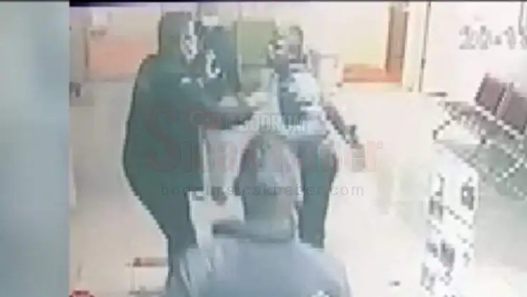 Muğla'da hastanede güvenlik görevlilerine satırlı saldırı güvenlik kamerasında